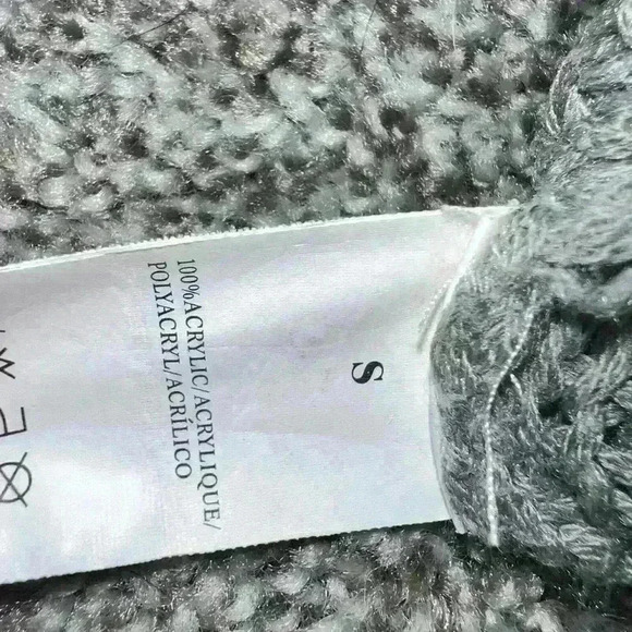 wild flower sweater Size Small Gray V Neck Ribbed Cubbed Comfy - Picture 7 of 7